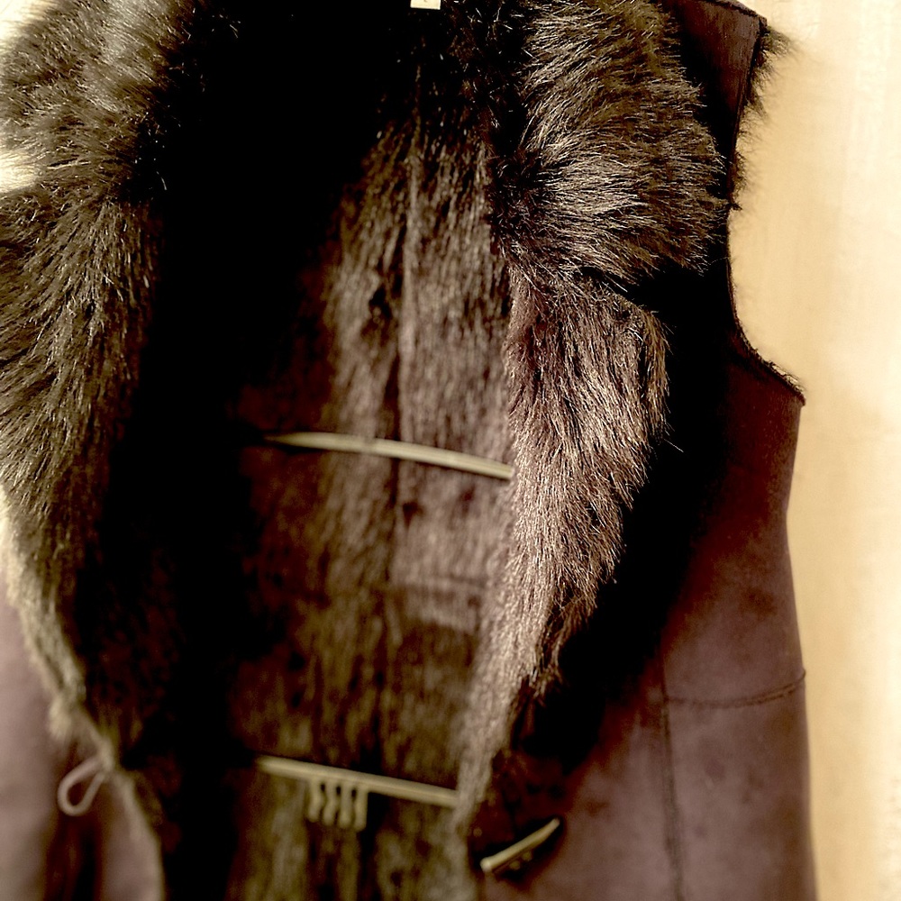 €ever Brand, size L, black faux fur reversible vest.